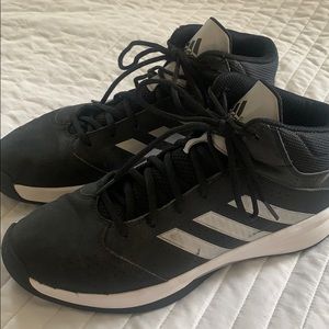 Men’s 10.5 Adidas basketball shoes